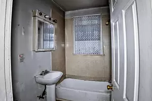 7951 S Clyde Ave, Chicago, IL 60617 - Photo 29