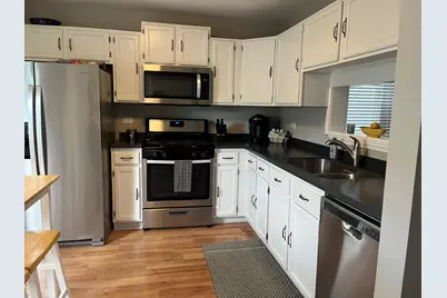 886 Essex Circle, Grayslake, IL 60030 - Photo 7