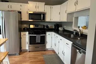 886 Essex Cir, Grayslake, IL 60030 - Photo 7