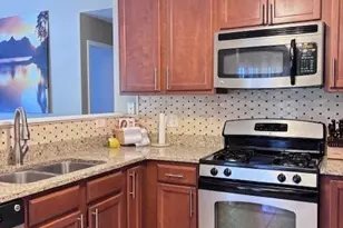 1032 Swift Rd, Glen Ellyn, IL 60137 - Photo 9