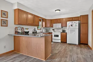 524 Merilot Dr, Roscoe, IL 61073 - Photo 9