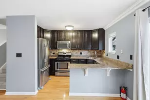 3645 W Cornelia Ave, Chicago, IL 60618 - Photo 5