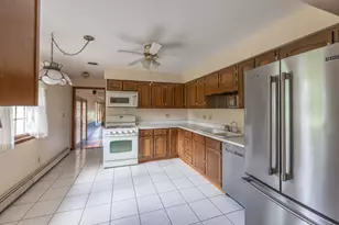1985 Reckinger Rd, Aurora, IL 60502 - Photo 7