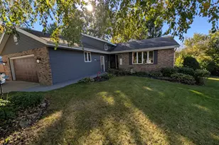 5404 Chapel Hill Ct, Rockford, IL 61114 - Photo 1