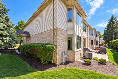 661 E Nerge Road, Roselle, IL 60172 - Photo 17