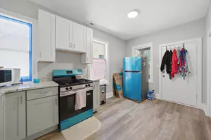 9015 S Muskegon Ave, Chicago, IL 60617 - Photo 15