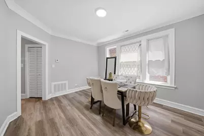 9015 S Muskegon Avenue, Chicago, IL 60617 - Photo 9