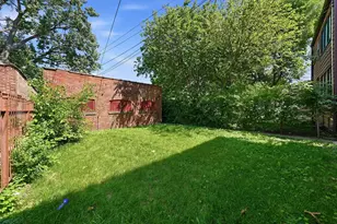 9015 S Muskegon Ave, Chicago, IL 60617 - Photo 27