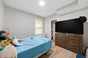 9015 S Muskegon Ave, Chicago, IL 60617 - Photo 21