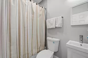9015 S Muskegon Ave, Chicago, IL 60617 - Photo 17
