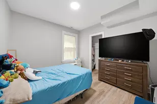 9015 S Muskegon Ave, Chicago, IL 60617 - Photo 25