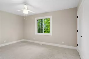1075 Lancaster Ct, Hoffman Estates, IL 60169 - Photo 11