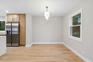 1075 Lancaster Ct, Hoffman Estates, IL 60169 - Photo 7