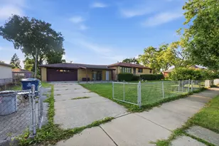 8300 Long Ave, Burbank, IL 60459 - Photo 37