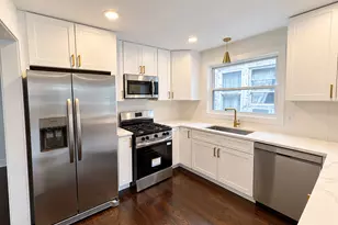 8332 S Oglesby Ave, Chicago, IL 60617 - Photo 5