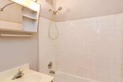 5744 N Winthrop Avenue #205, Chicago, IL 60660 - Photo 13