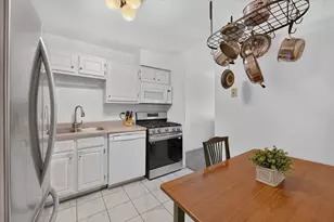 2000 Bayside Dr, Palatine, IL 60074 - Photo 5