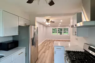 821 Belle Plaine Ave, Gurnee, IL 60031 - Photo 7