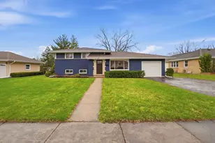 1430 E Emmerson Ln, Mount Prospect, IL 60056 - Photo 1