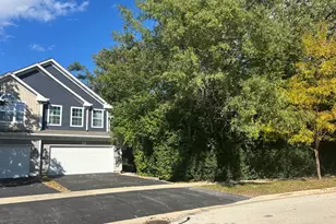 327 E Tall Oaks Ln, Itasca, IL 60143 - Photo 1