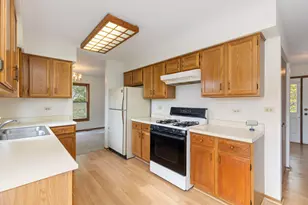 1941 S Valley Rd, Lombard, IL 60148 - Photo 9