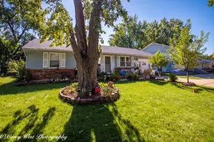 806 N Stowell Ave, Streamwood, IL 60107 - Photo 3