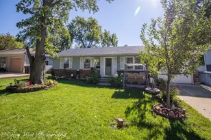 806 N Stowell Ave, Streamwood, IL 60107 - Photo 1