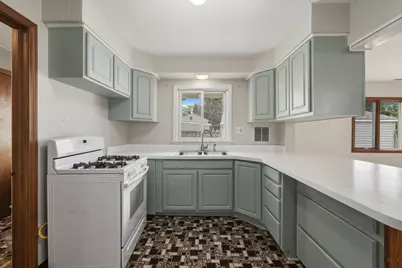 834 S Wolf Road, Des Plaines, IL 60016 - Photo 9