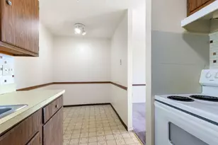 9098 W Terrace Dr, Niles, IL 60714 - Photo 11