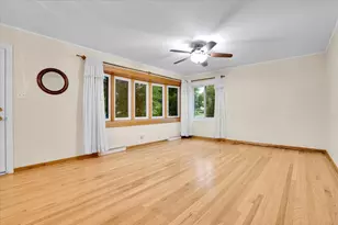 7348 Davis St, Morton Grove, IL 60053 - Photo 9