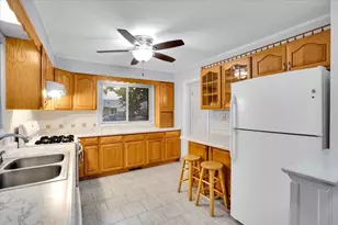 7348 Davis St, Morton Grove, IL 60053 - Photo 17