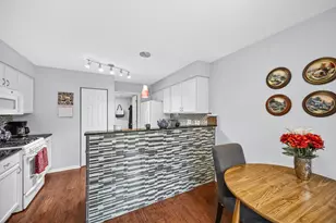 1729 Waterford Rd, North Aurora, IL 60542 - Photo 9