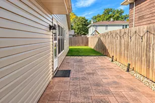129 Newport Dr, Bolingbrook, IL 60440 - Photo 5