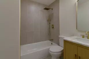 829 E Evergreen St, Wheaton, IL 60187 - Photo 23