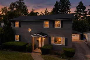 829 E Evergreen St, Wheaton, IL 60187 - Photo 1