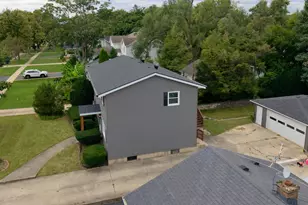 829 E Evergreen St, Wheaton, IL 60187 - Photo 5