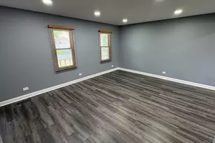 1717 N Waterville Ln, Schaumburg, IL 60194 - Photo 9