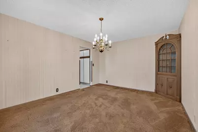 216 E McConaughy Avenue, Rochelle, IL 61068 - Photo 17