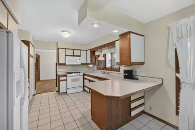 216 E McConaughy Avenue, Rochelle, IL 61068 - Photo 21