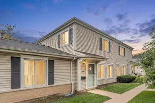 1353 Cove Dr, Prospect Heights, IL 60070 - Photo 1