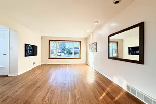 3814 W Sherwin Ave, Lincolnwood, IL 60712 - Photo 5