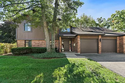 3 Creekside Circle #B, Elgin, IL 60123 - Photo 1