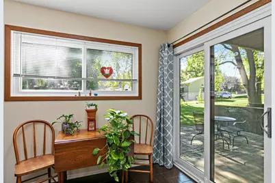 3 Creekside Circle #B, Elgin, IL 60123 - Photo 9