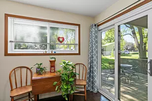 3 Creekside Cir, Elgin, IL 60123 - Photo 9