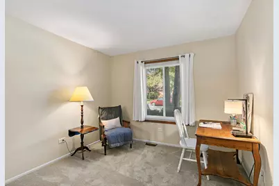 3 Creekside Circle #B, Elgin, IL 60123 - Photo 13