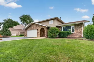 29W055 Schillinger Dr, Naperville, IL 60564 - Photo 1