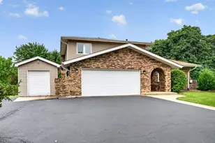 29W055 Schillinger Dr, Naperville, IL 60564 - Photo 3
