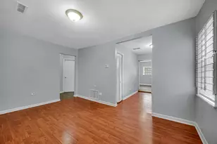 15041 Riverside Dr, South Holland, IL 60473 - Photo 7