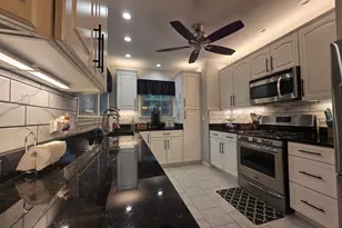 1905 N Hilltop Ave, Zion, IL 60099 - Photo 7