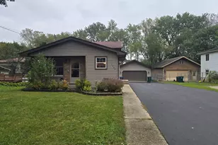 1905 N Hilltop Ave, Zion, IL 60099 - Photo 3